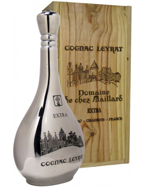 Коньяк Leyrat Tres Vieux, in platinum porcelain decanter, wooden box, 0.7 л