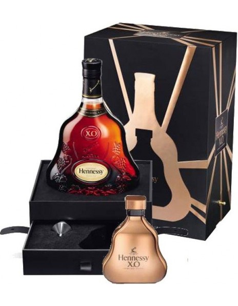 Коньяк Hennessy X.O., gift box with flask, 0.7 л